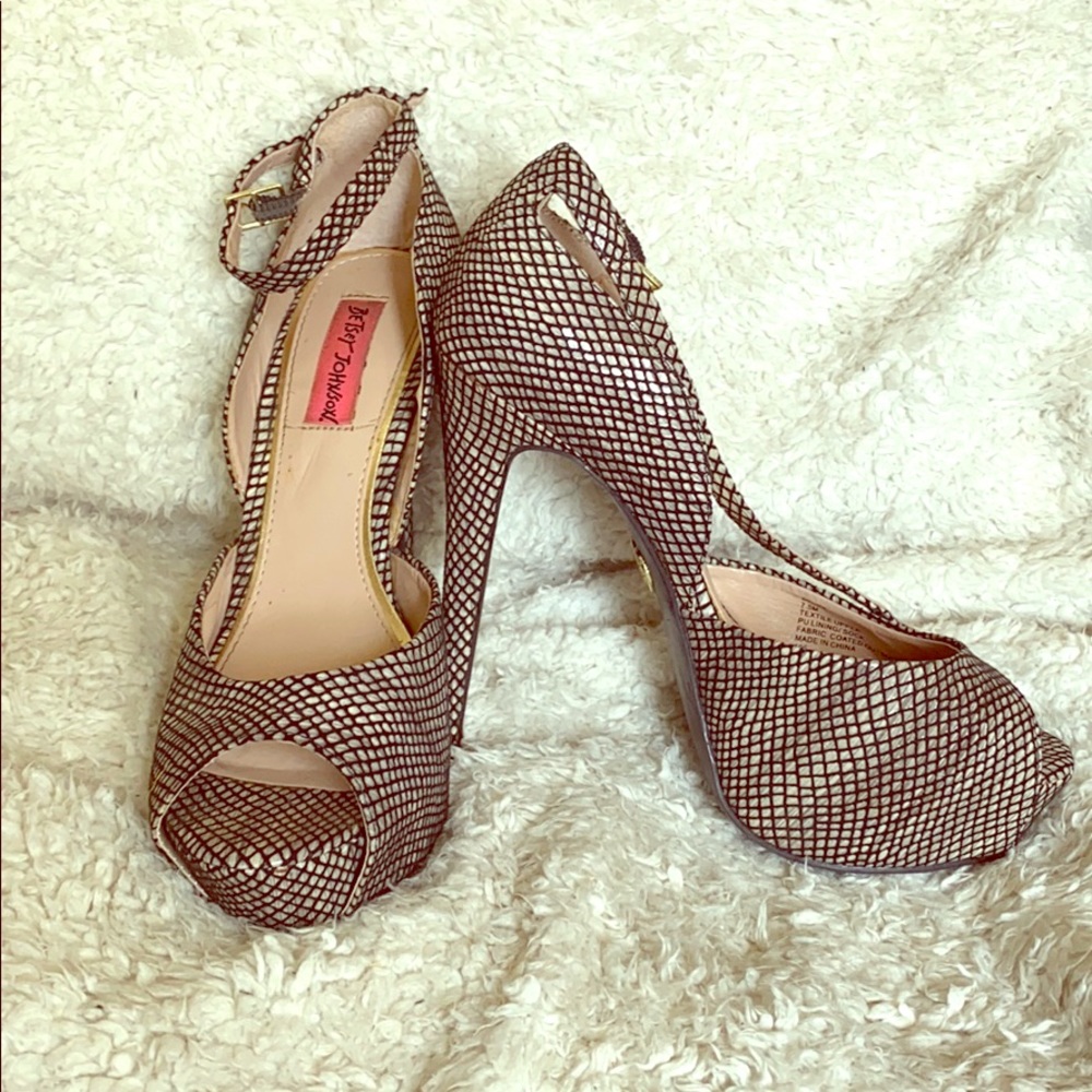 Betsey Johnson snake skin pumps